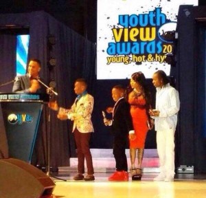 Vybz Kartel family picks up his awards Y V A 2015