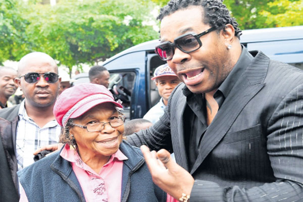 <strong>Latest News On Vybz Kartel Trial: More Delays & Kartel’s Grandma Barred From Trial March 12 2014</strong>